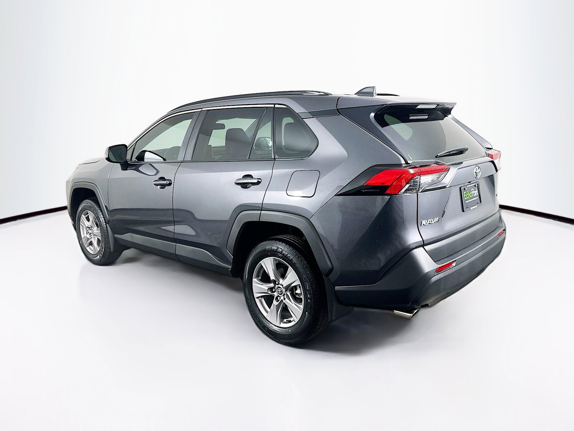 Used 2025 Toyota RAV4 XLE w/ Convenience Package image 5