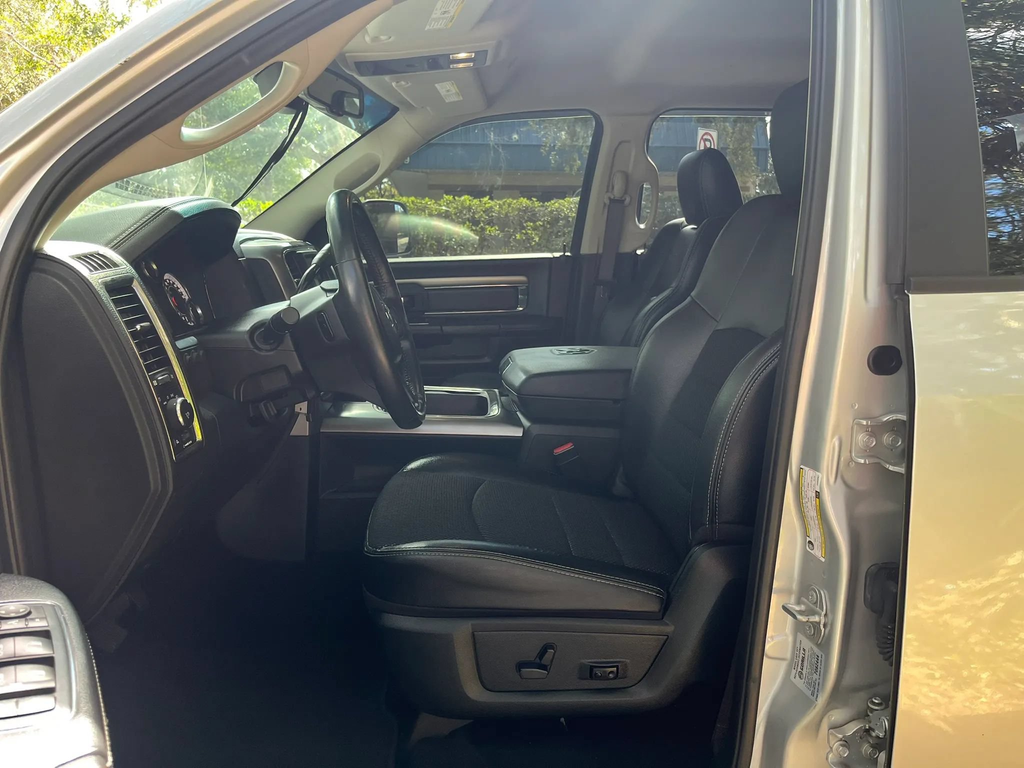 Used 2018 RAM 2500 Big Horn w/ Sport Appearance Group AWD/4WD image 18