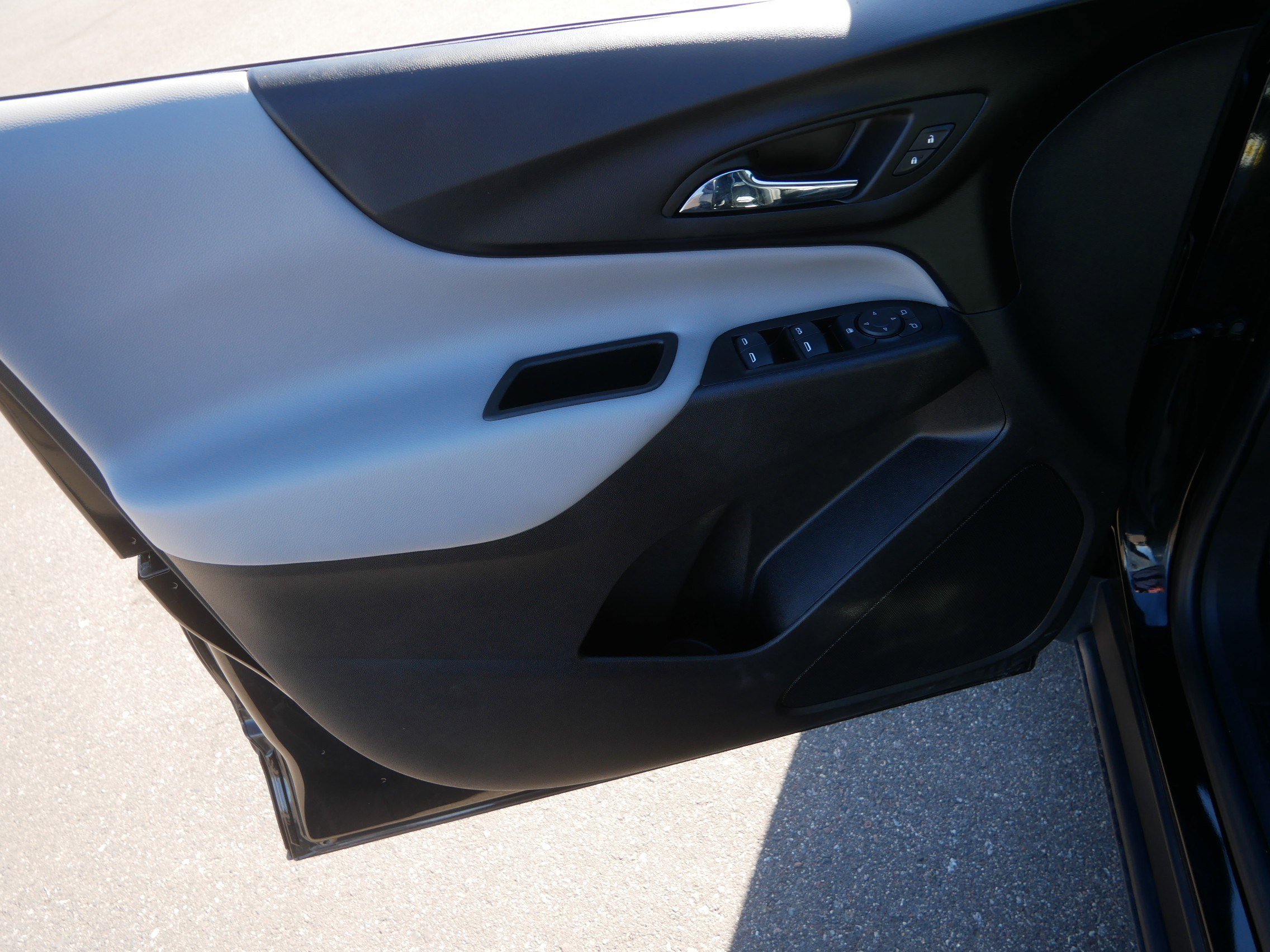 Used 2023 Chevrolet Equinox LS w/ LS Convenience Package image 20