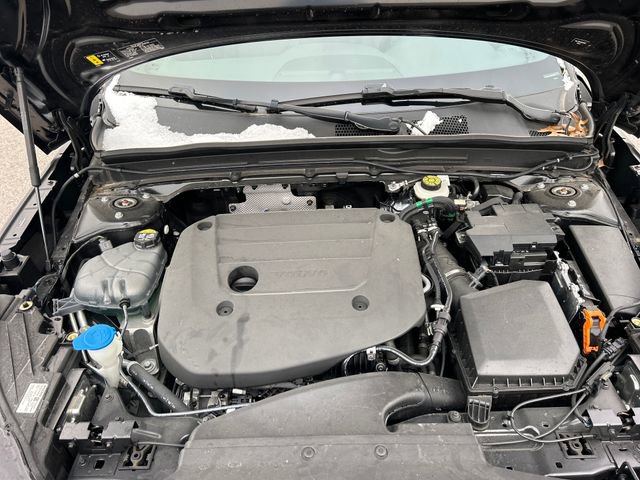 Used 2024 Volvo XC40 B5 Core image 33