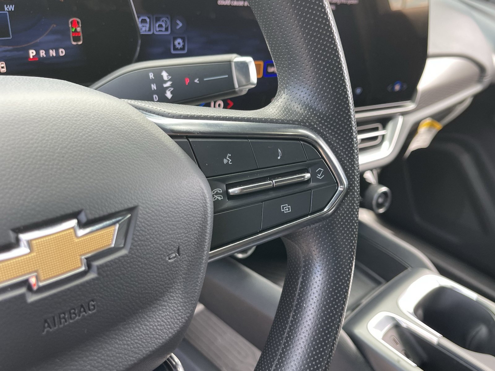 Used 2025 Chevrolet Equinox EV LT FWD image 26