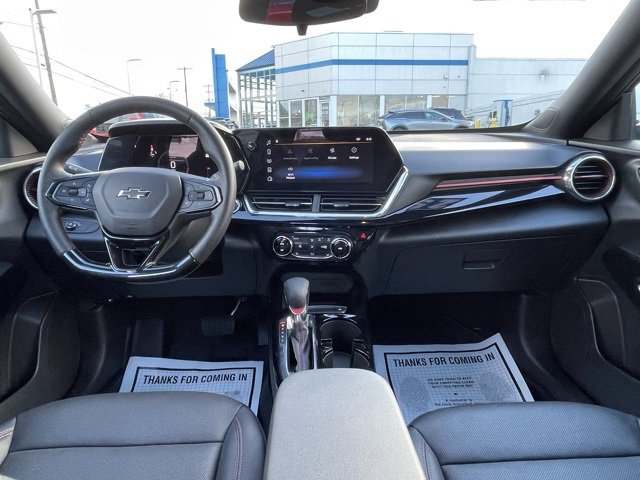 Certified 2025 Chevrolet Trax RS w/ Sunroof Package image 3