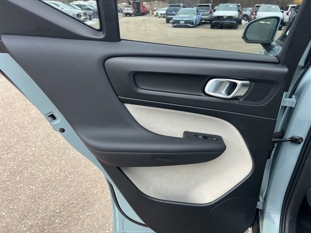 Used 2019 Volvo XC40 T5 Momentum image 21