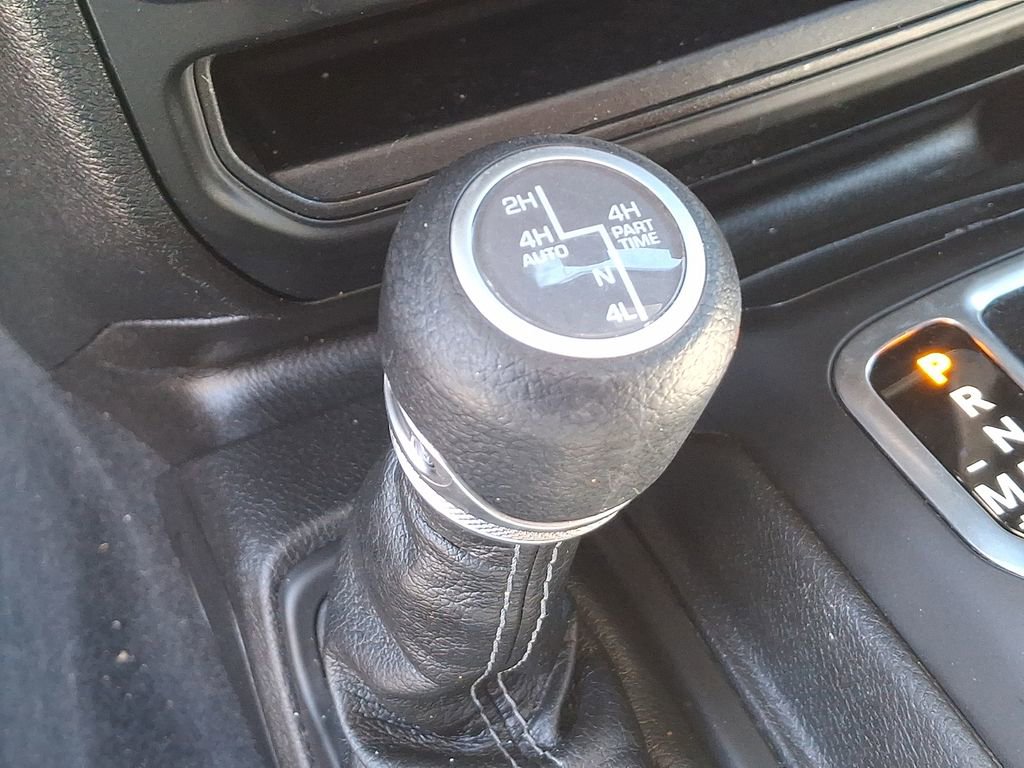 Used 2024 Jeep Wrangler Unlimited Sahara AWD/4WD image 27