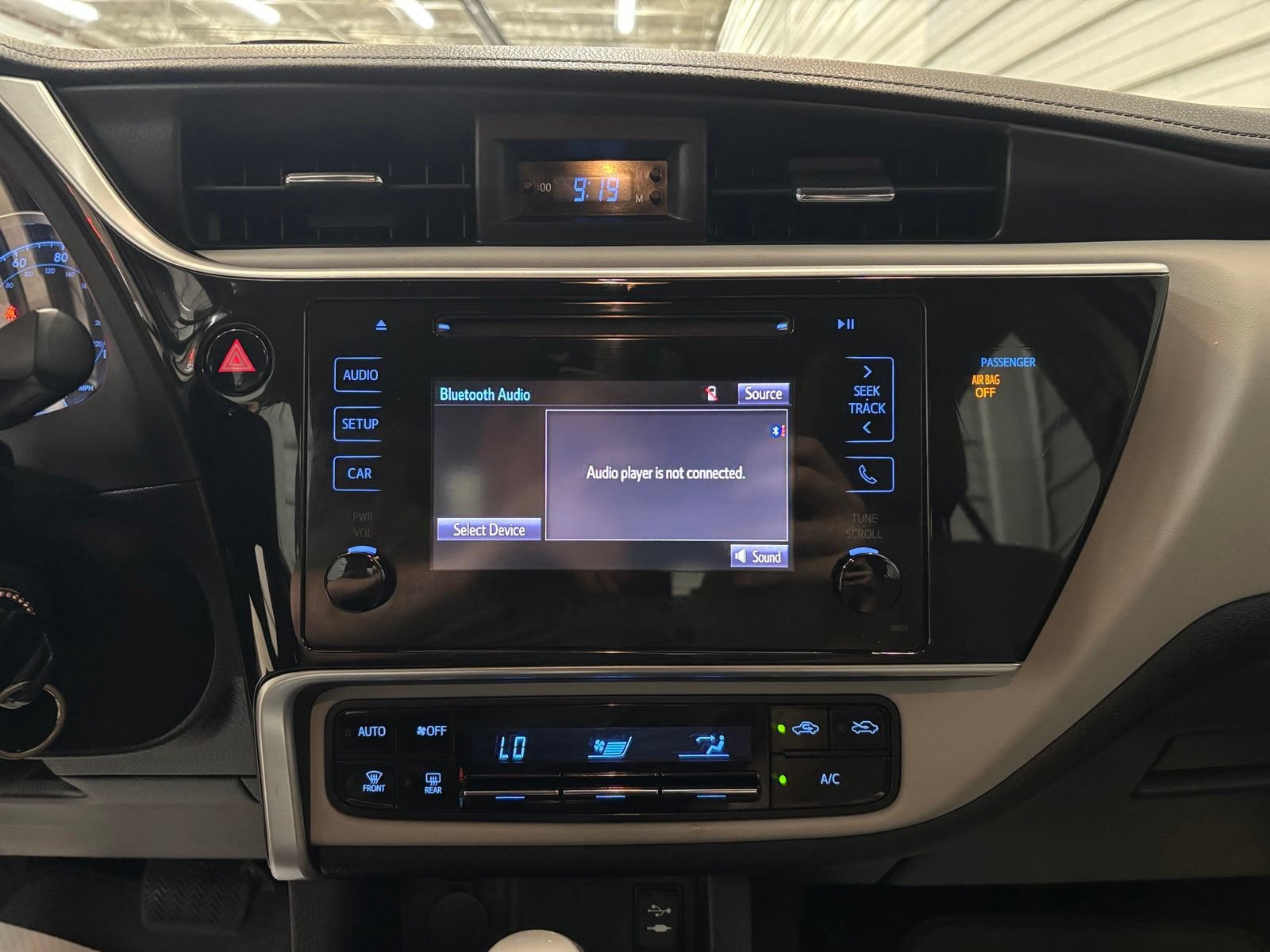 Used 2018 Toyota Corolla LE FWD image 18