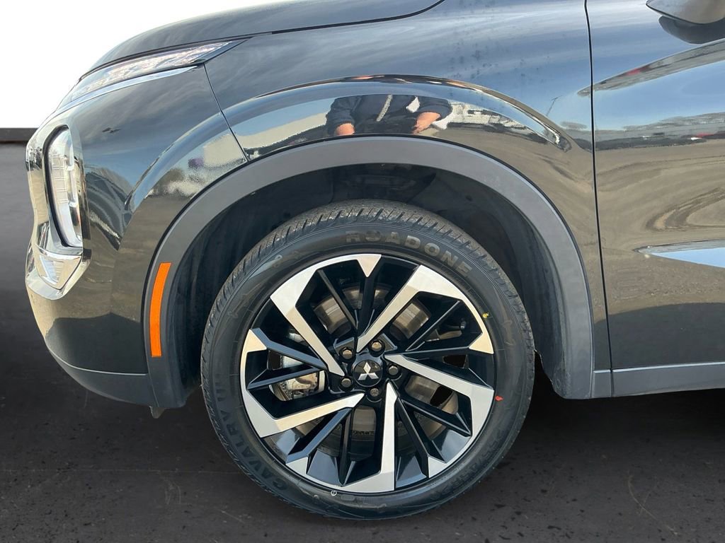 Used 2023 Mitsubishi Outlander SE image 13