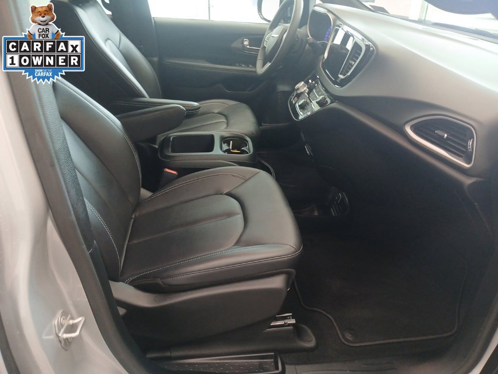 Used 2026 Chrysler Pacifica Select FWD image 15