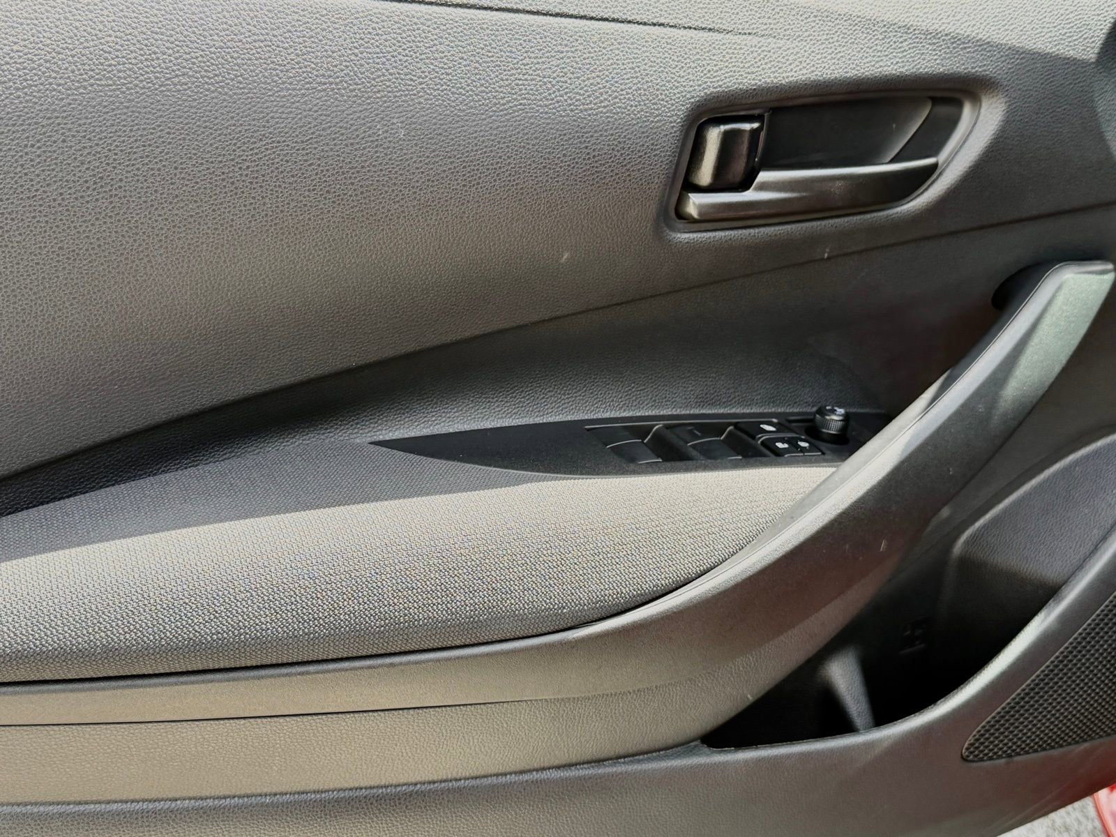 Used 2025 Toyota Corolla LE w/ LE Premium Package image 24