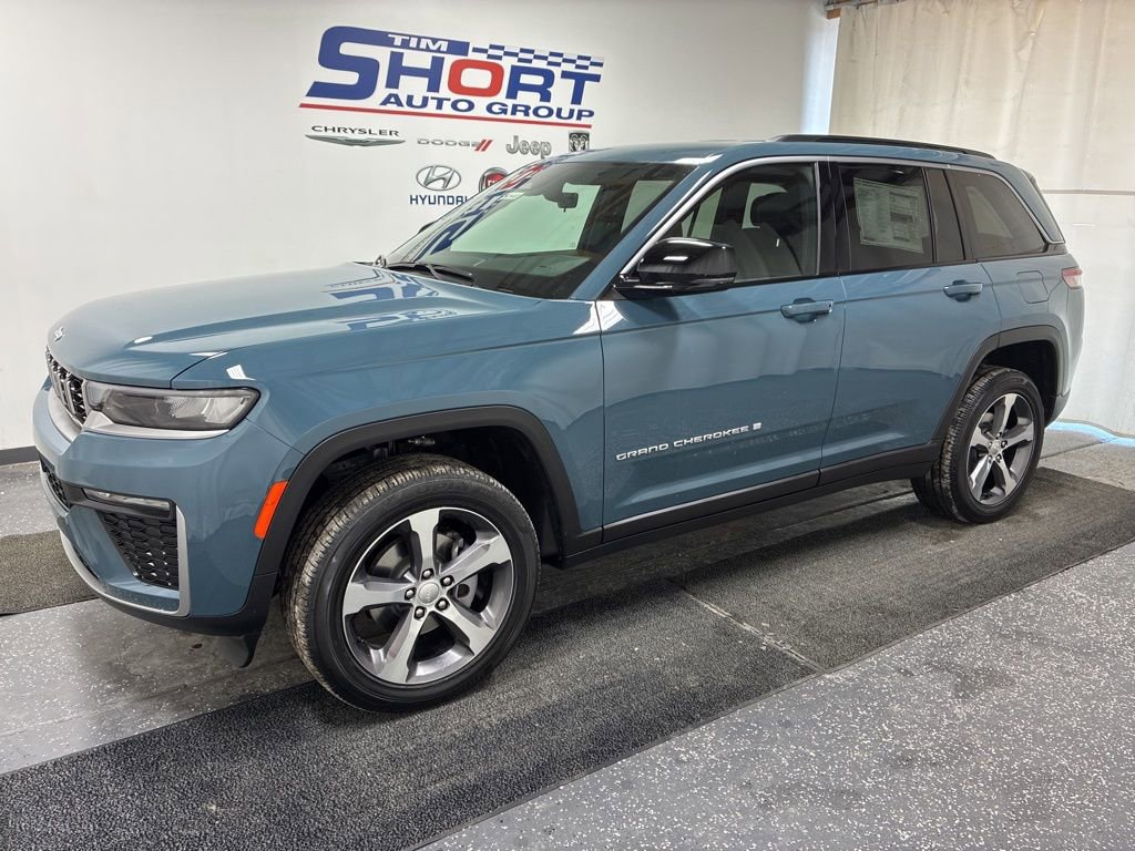 New 2026 Jeep Grand Cherokee Limited w/ Trailer Tow Package AWD/4WD image 1