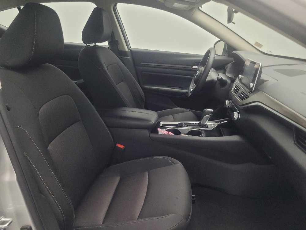 Used 2024 Nissan Altima 2.5 SV FWD image 21