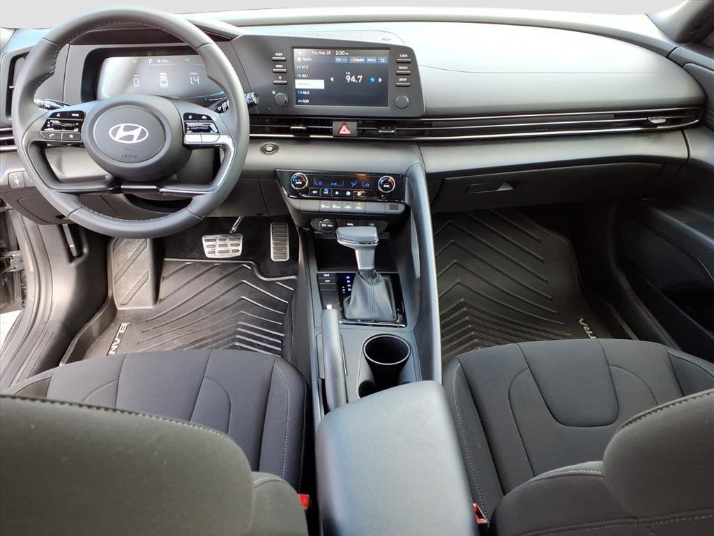 Used 2025 Hyundai Elantra Sport image 10