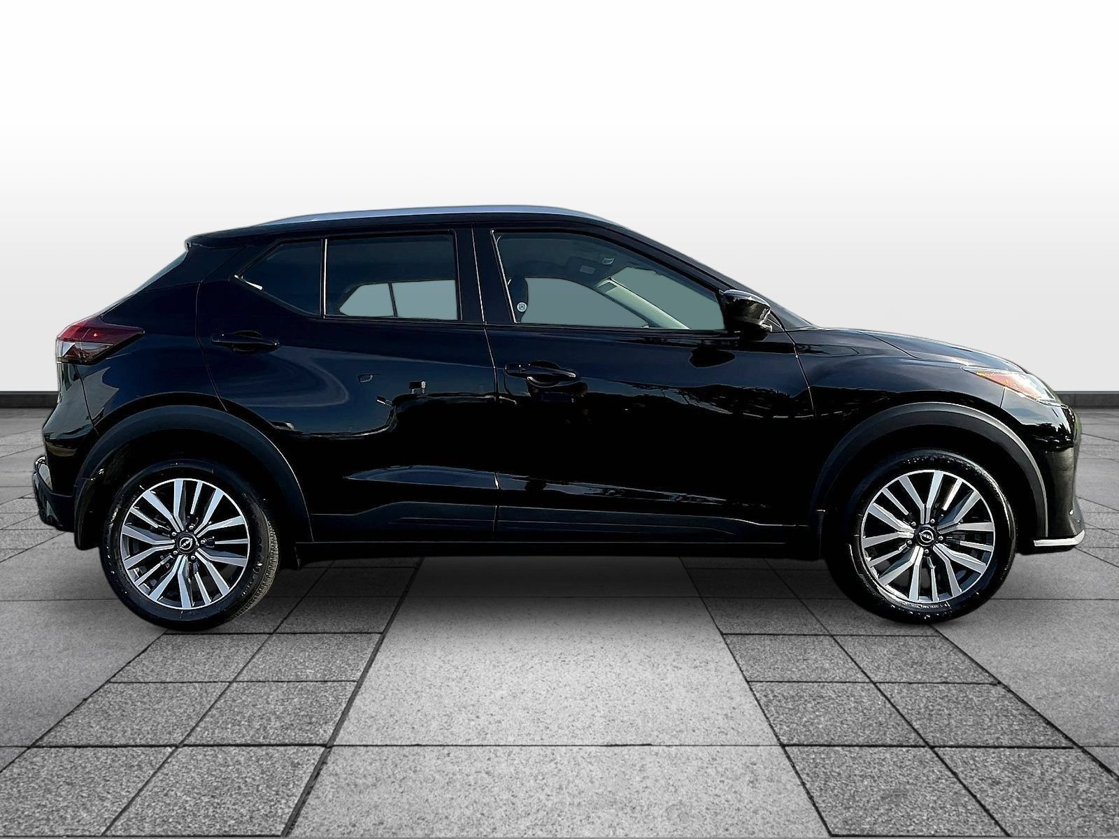 Certified 2024 Nissan Kicks SV FWD image 4