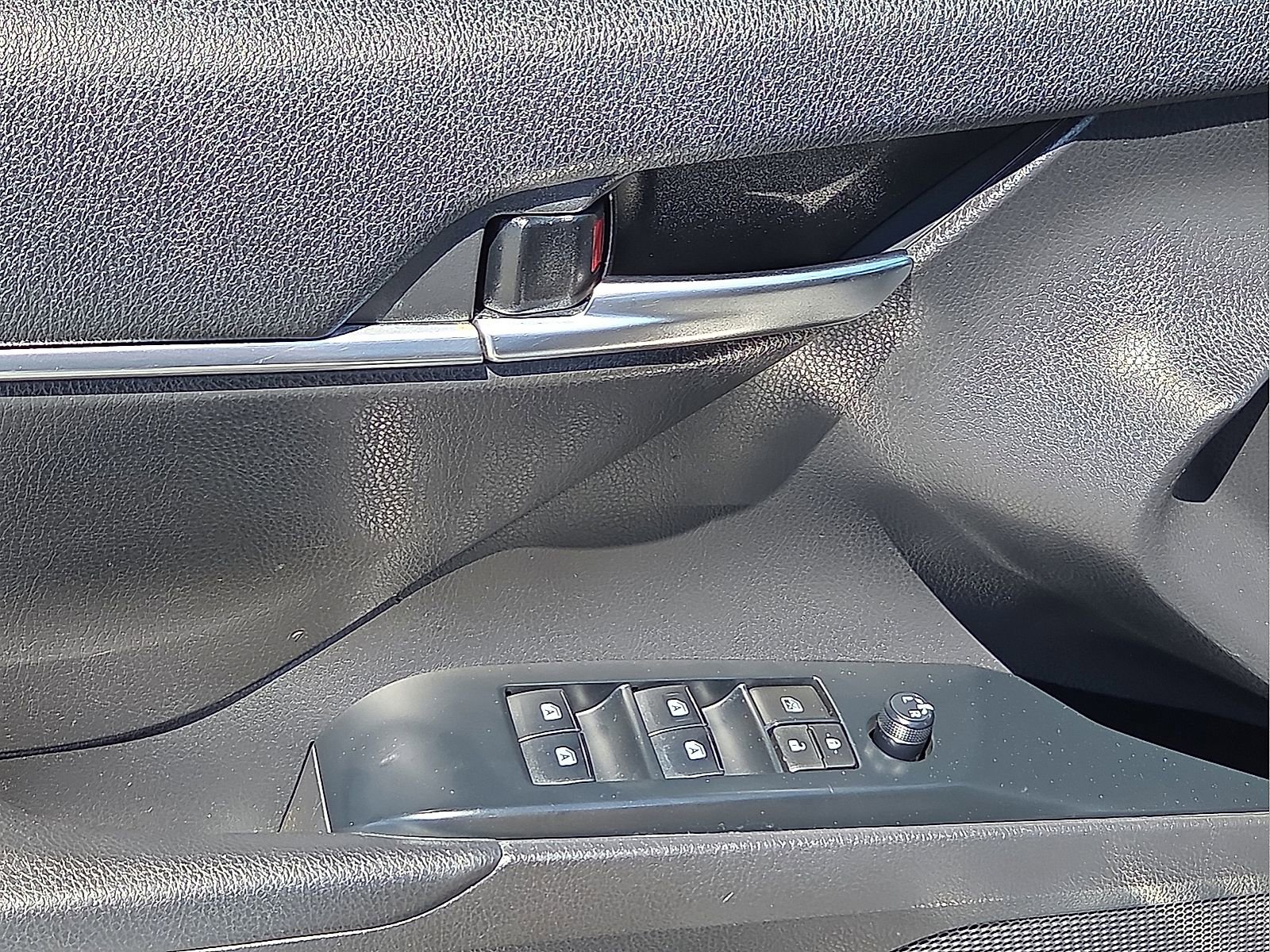 Used 2020 Toyota Camry SE w/ Convenience Package FWD image 13