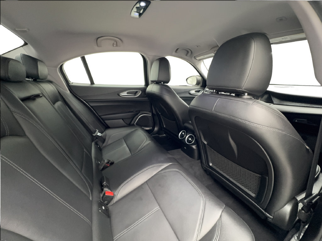 Used 2019 Alfa Romeo Giulia w/ Quick Order Package 22K Sport RWD image 28
