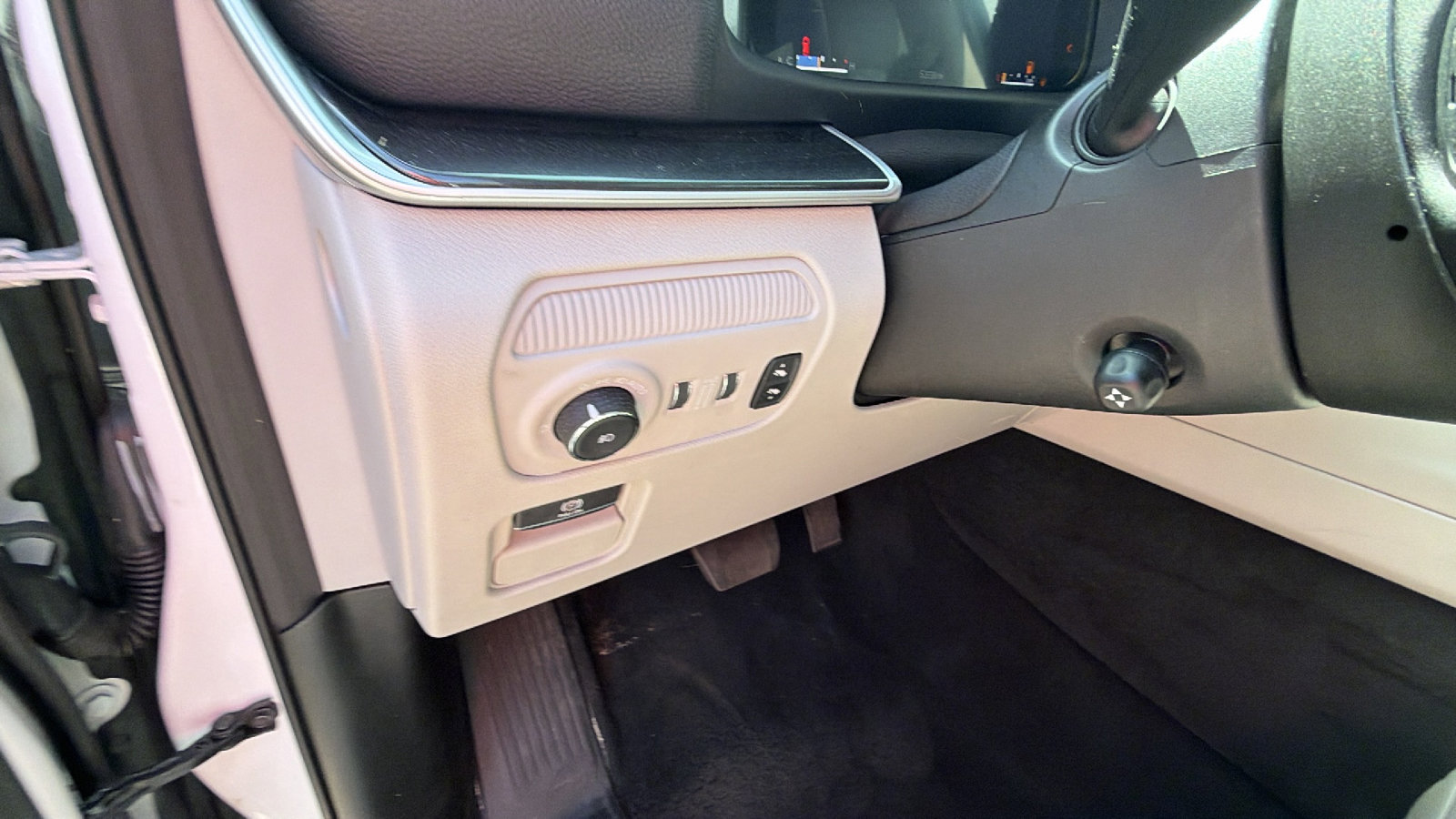 Used 2024 Jeep Wagoneer 4WD image 28