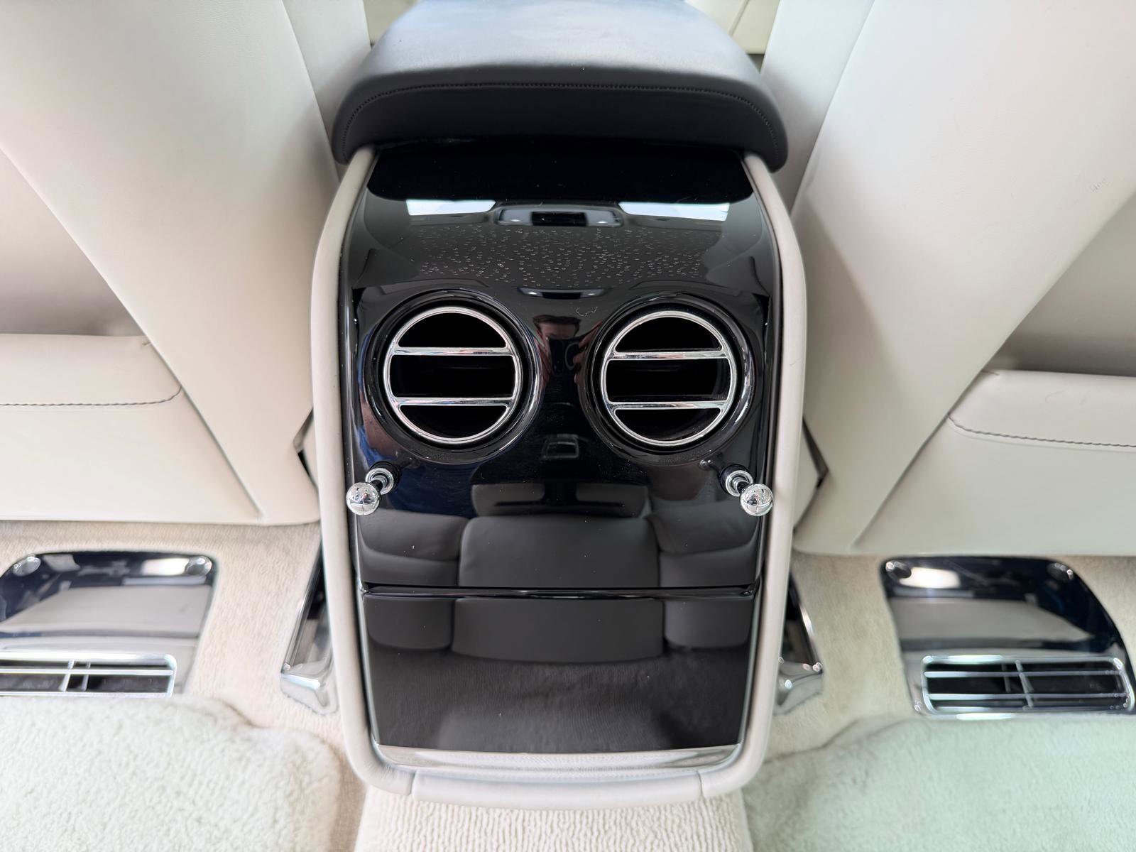 Used 2019 Rolls-Royce Phantom Sedan RWD image 59
