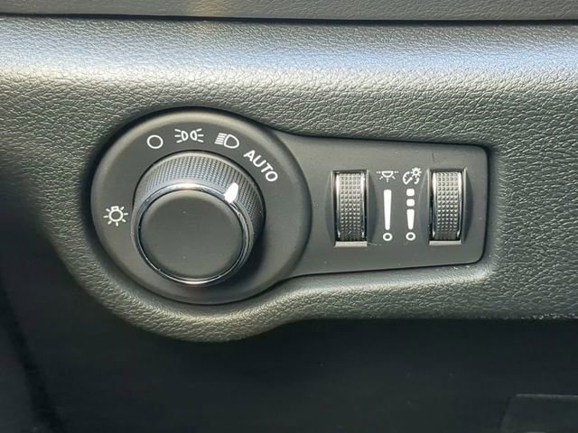 New 2026 Chrysler Voyager LX image 27