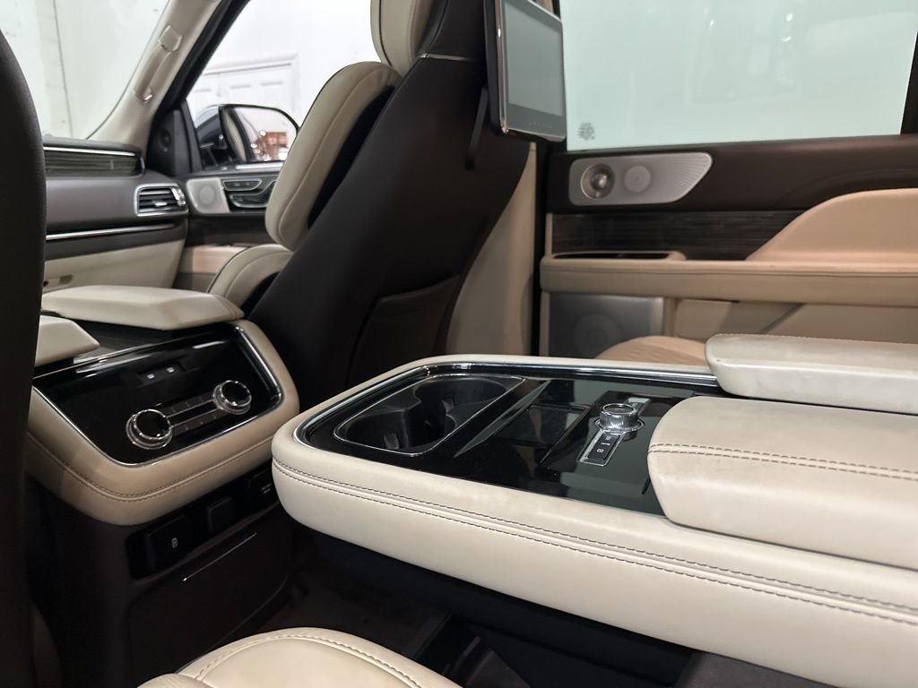 Used 2020 Lincoln Navigator L Black Label w/ Cargo Convenience Package image 51