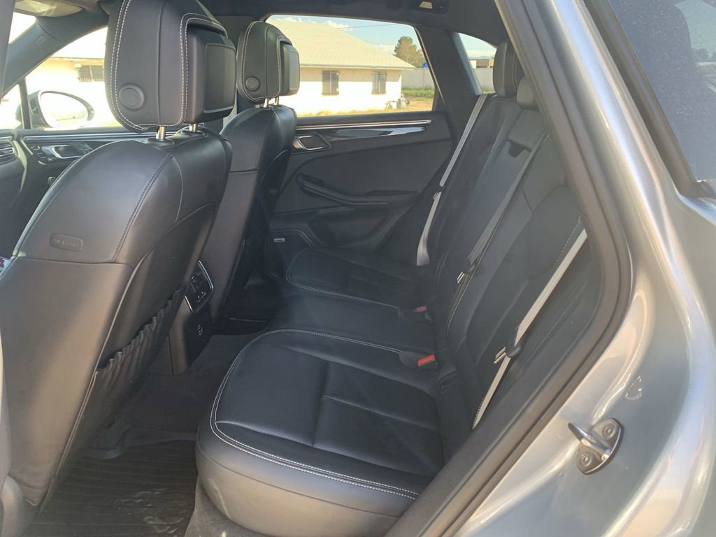 Used 2023 Porsche Macan Base image 23