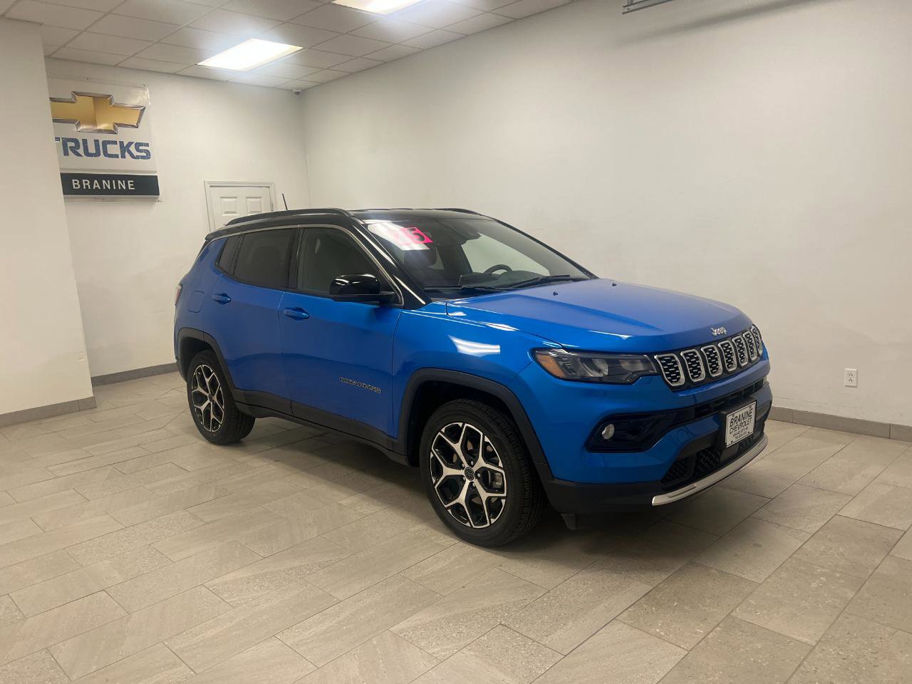 Used 2025 Jeep Compass Limited AWD/4WD image 11