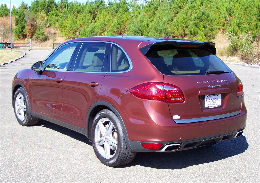 Used 2012 Porsche Cayenne S image 2