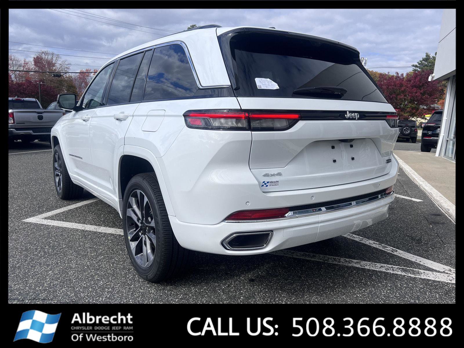 New 2025 Jeep Grand Cherokee Overland w/ Luxury Tech Group IV image 3