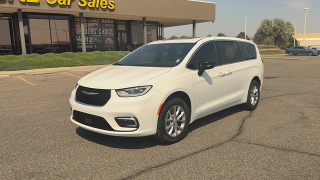 Used 2026 Chrysler Pacifica Limited AWD/4WD image 4