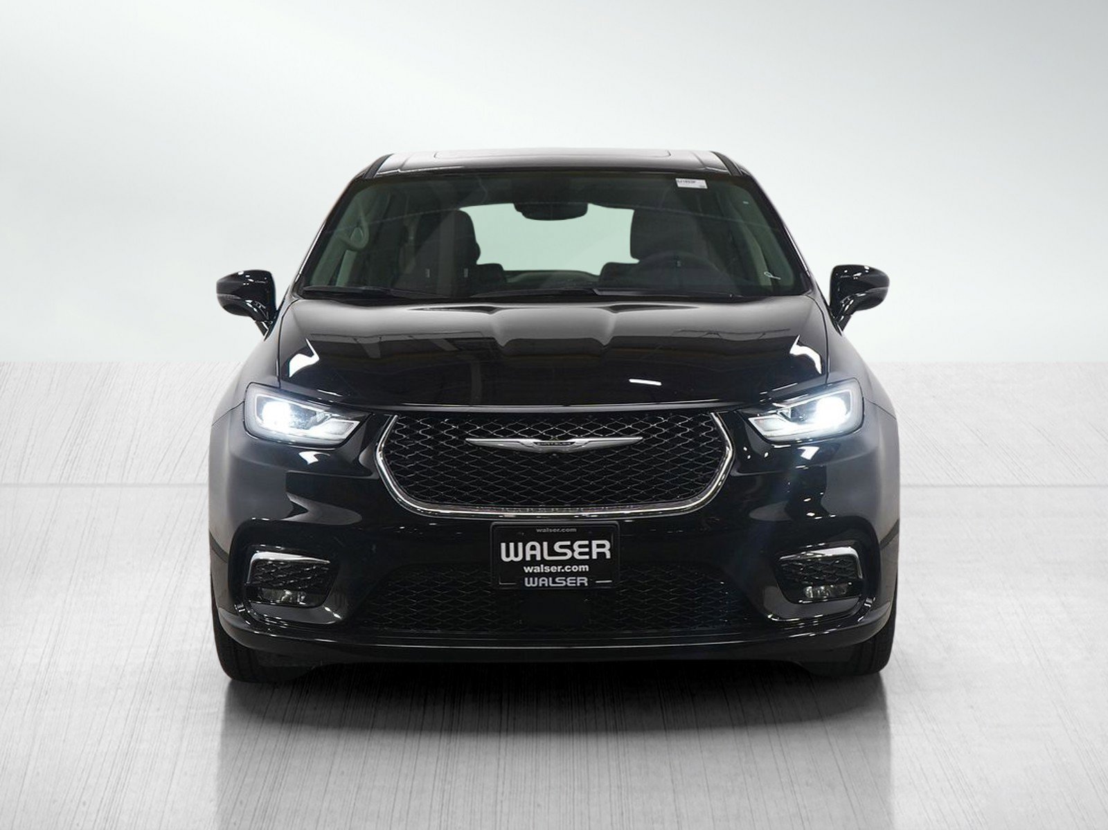 Used 2024 Chrysler Pacifica Limited image 8