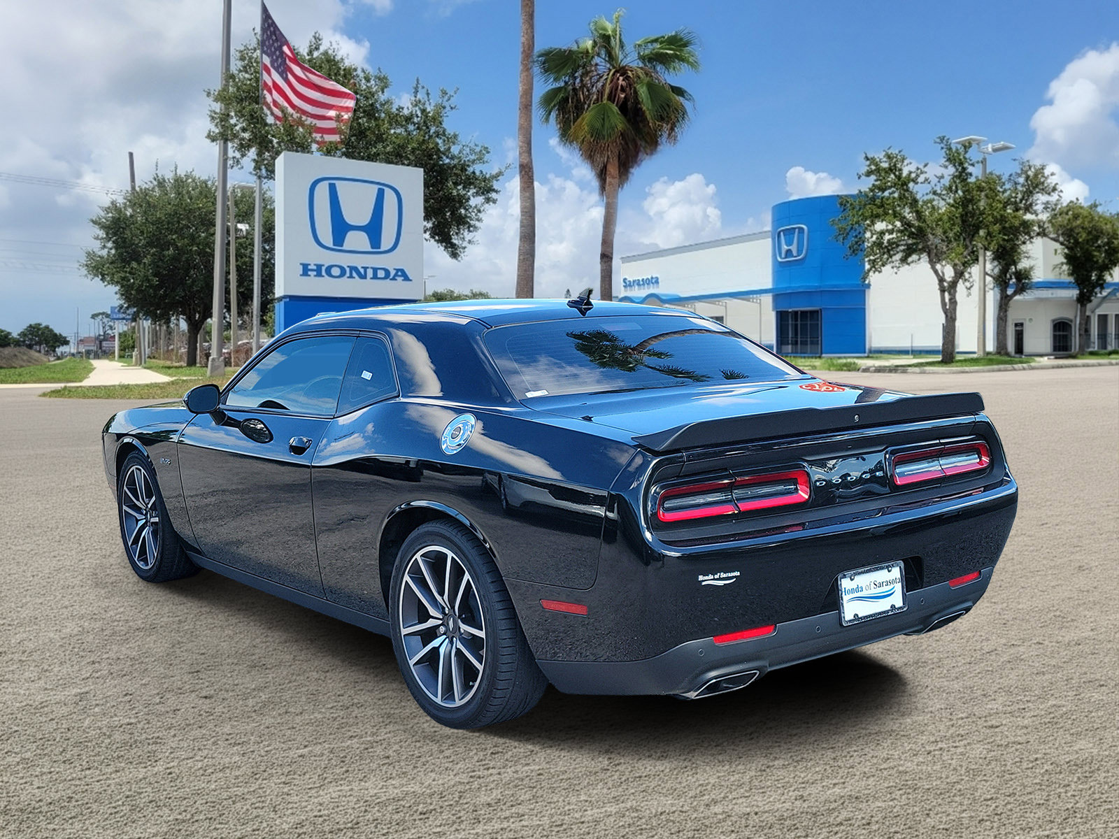 Used 2023 Dodge Challenger R/T RWD image 5