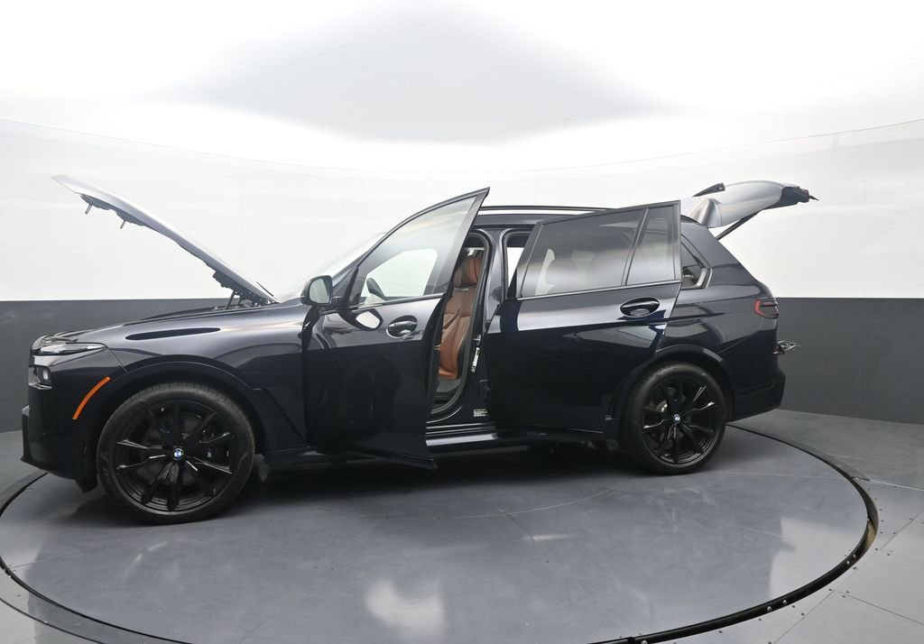 Used 2026 BMW X7 xDrive40i w/ Executive Package image 44