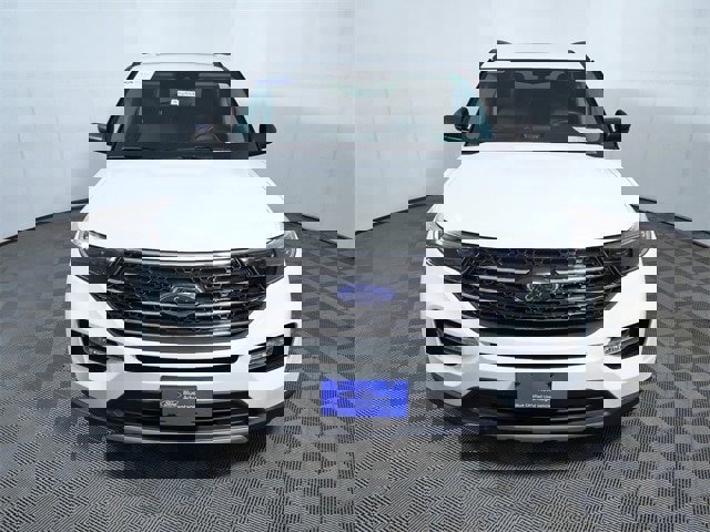 Certified 2023 Ford Explorer XLT w/ Equipment Group 202A image 3
