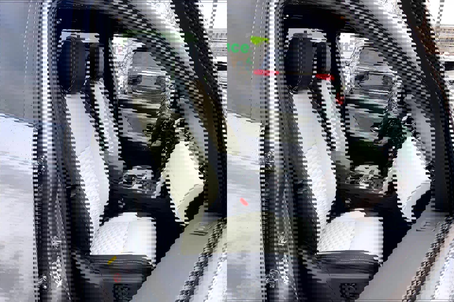 Certified 2025 Land Rover Discovery Sport Dynamic SE image 7