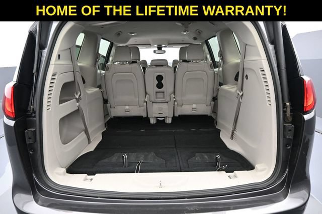 Used 2018 Chrysler Pacifica Touring-L Plus FWD image 44