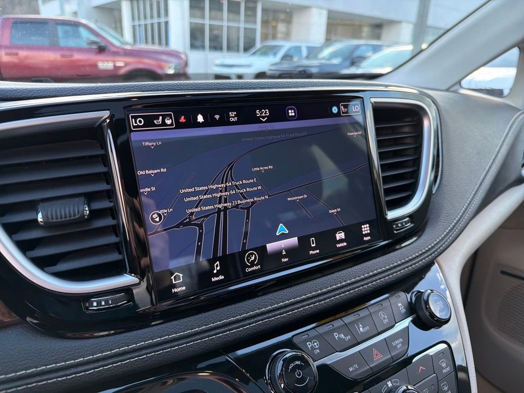 Used 2022 Chrysler Pacifica Limited image 23