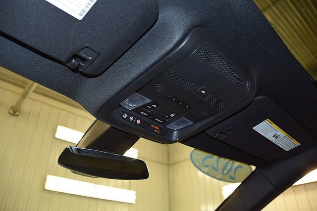 Used 2025 Cadillac XT5 Premium Luxury image 31