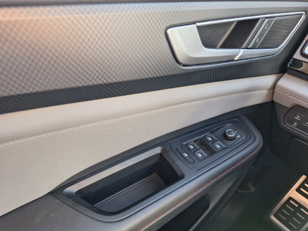Used 2025 Volkswagen Atlas Peak Edition SE AWD/4WD image 21