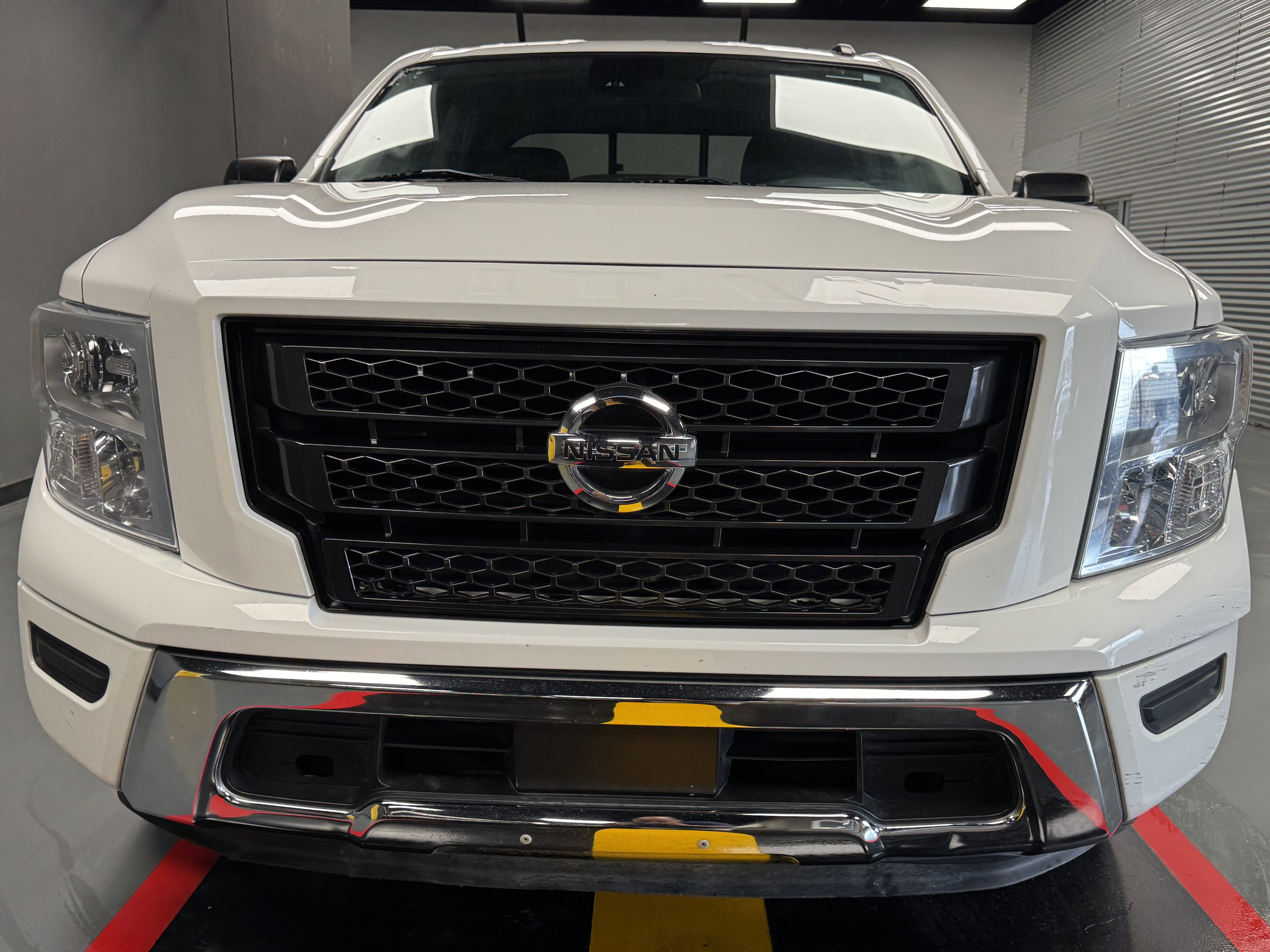 Used 2020 Nissan Titan SV image 8