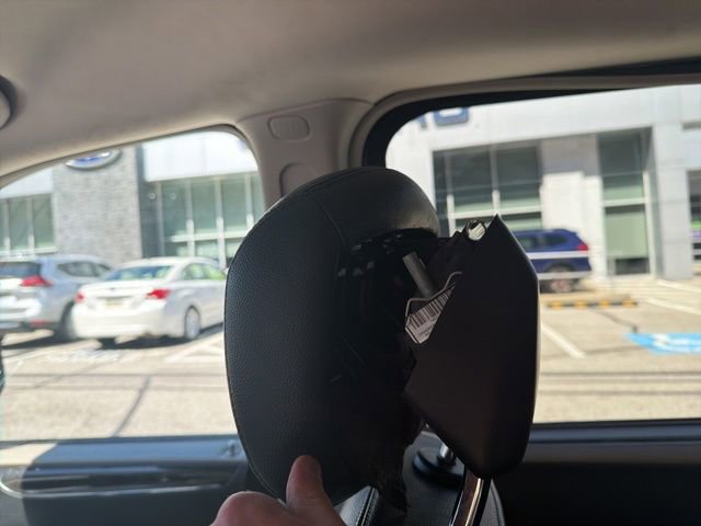 Used 2014 Chrysler Town & Country Touring-L w/ Driver Convenience Group image 17