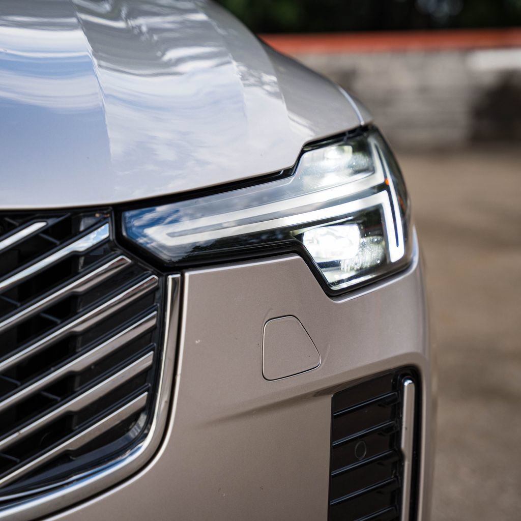 Certified 2025 Volvo XC90 T8 Plus w/ Protection Package Premier AWD/4WD image 3