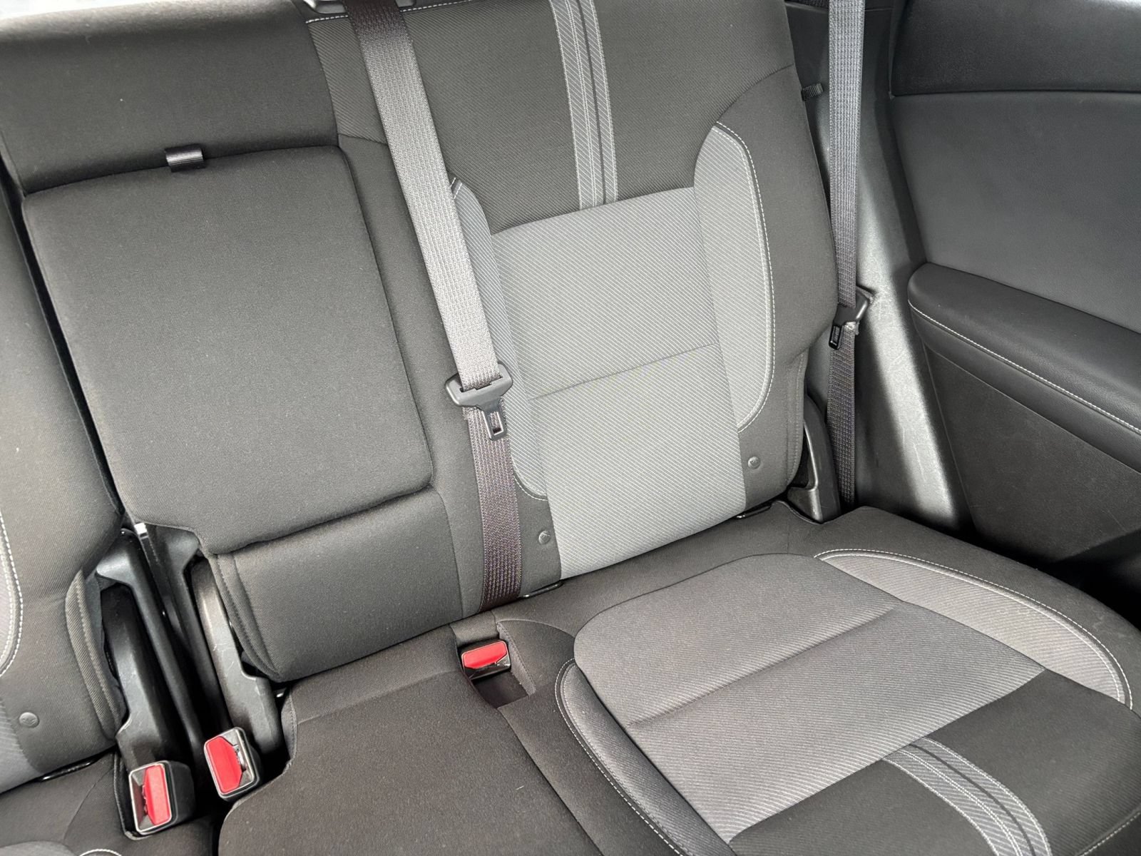 Used 2025 Chevrolet Blazer LT FWD image 38
