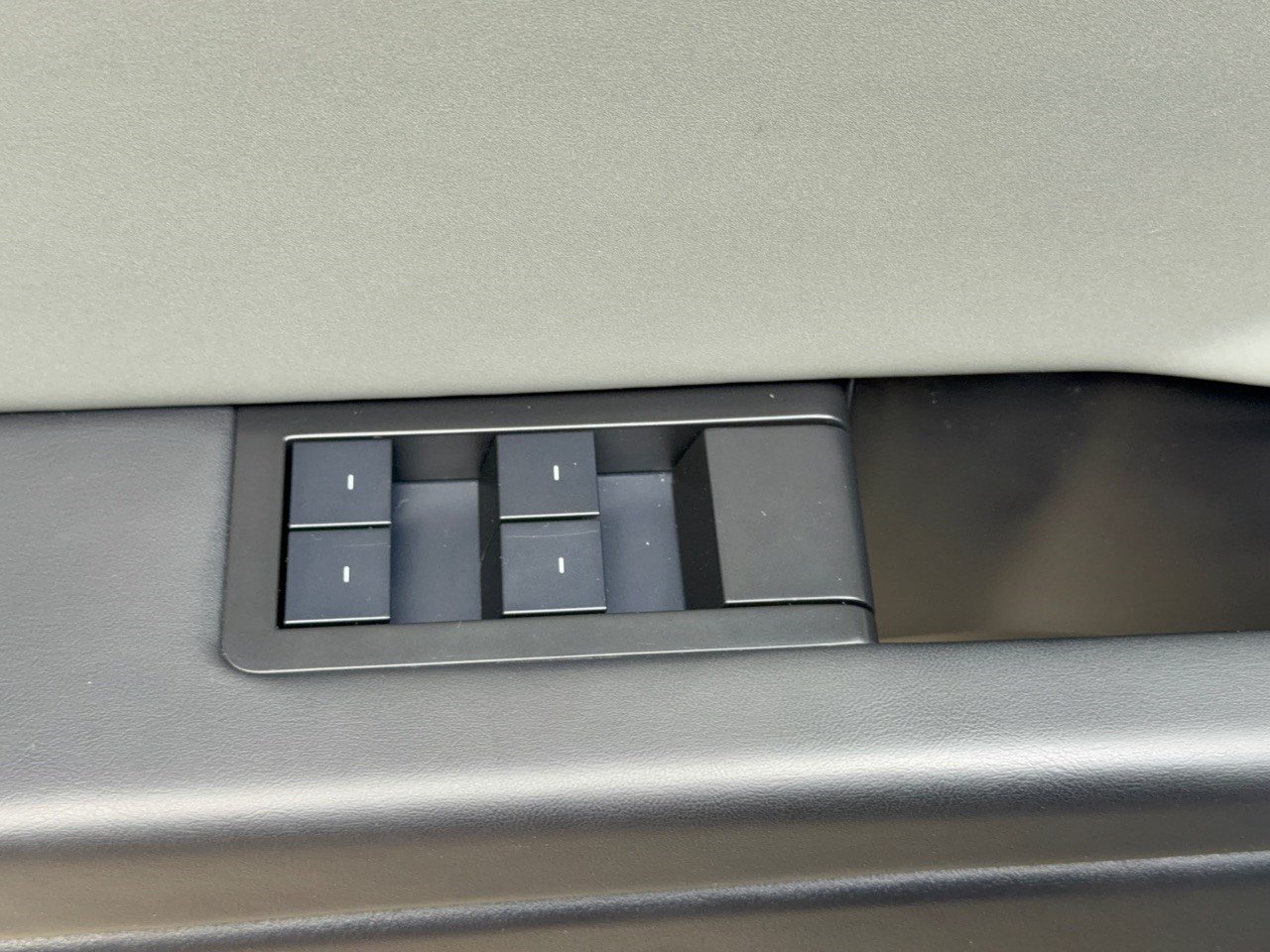 Used 2025 Tesla Cybertruck AWD Crew Cab image 15