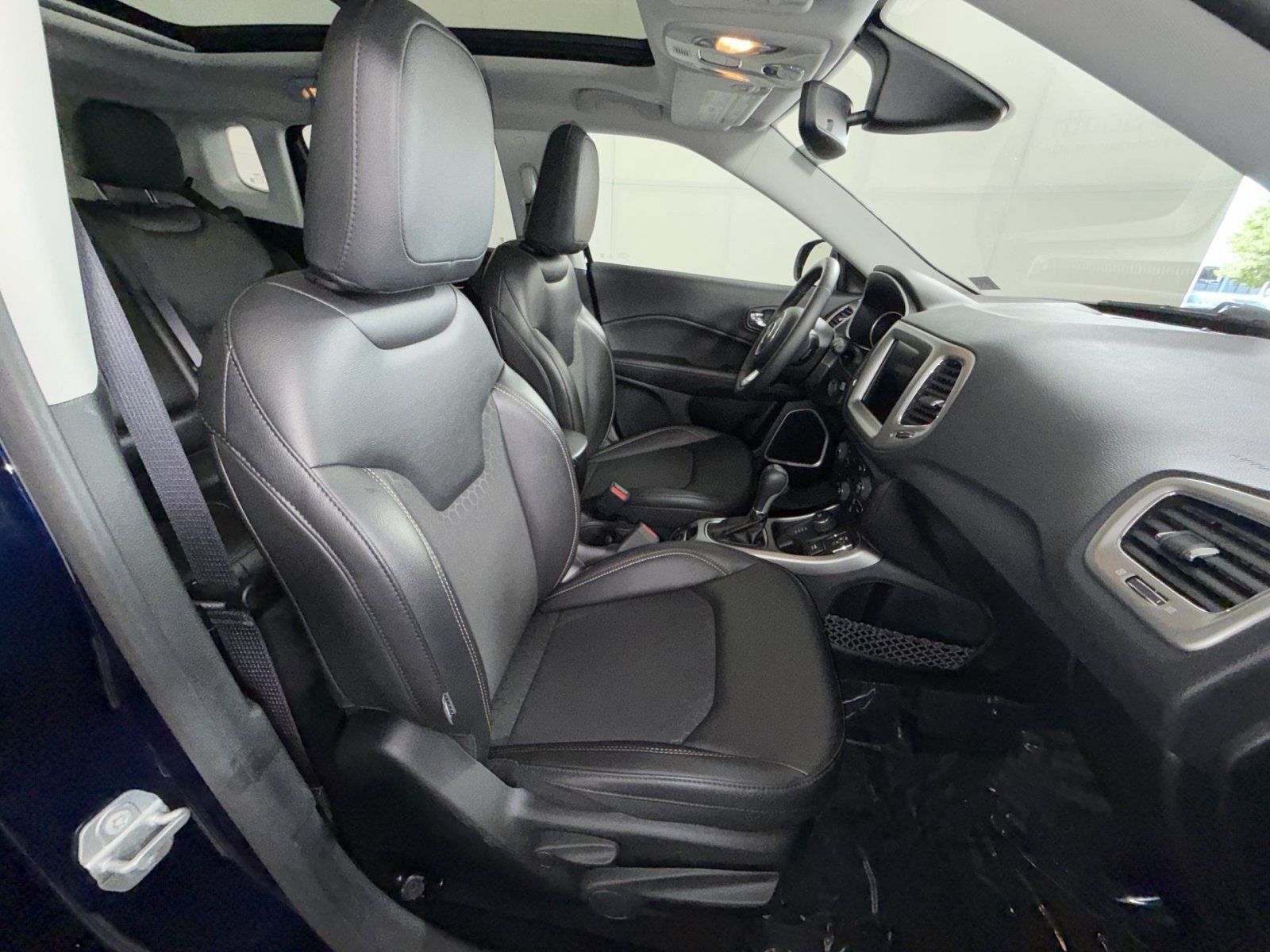 Used 2019 Jeep Compass Latitude w/ Popular Equipment Group AWD/4WD image 27