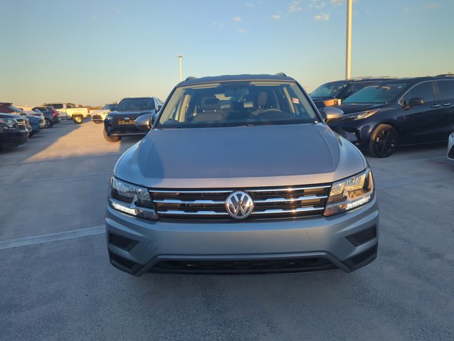 Used 2020 Volkswagen Tiguan S image 2
