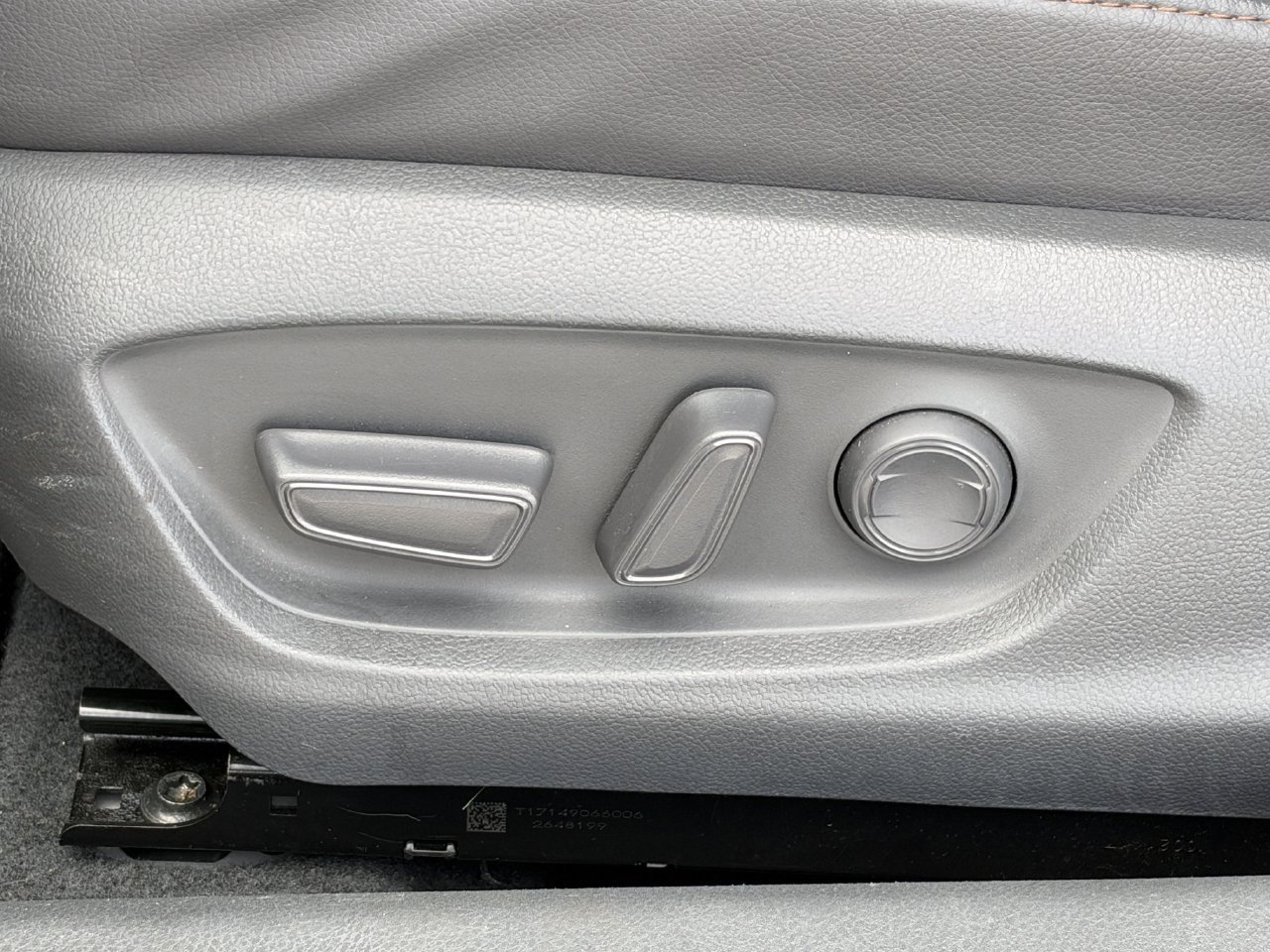 Used 2018 Toyota Camry XLE FWD image 28
