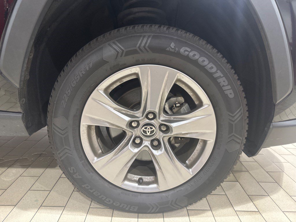 Certified 2024 Toyota RAV4 XLE w/ Convenience Package FWD image 5