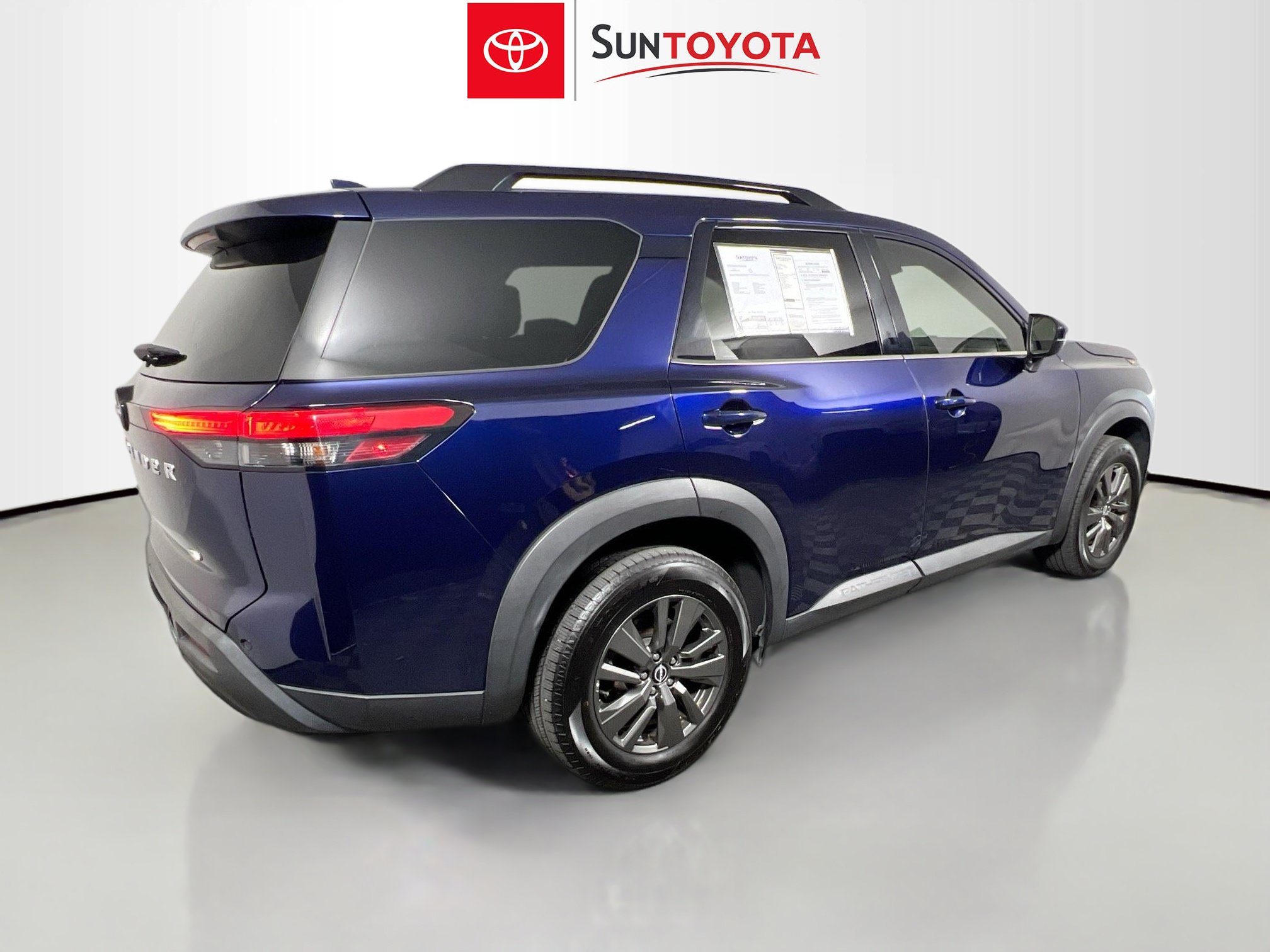 Used 2022 Nissan Pathfinder SV FWD image 4