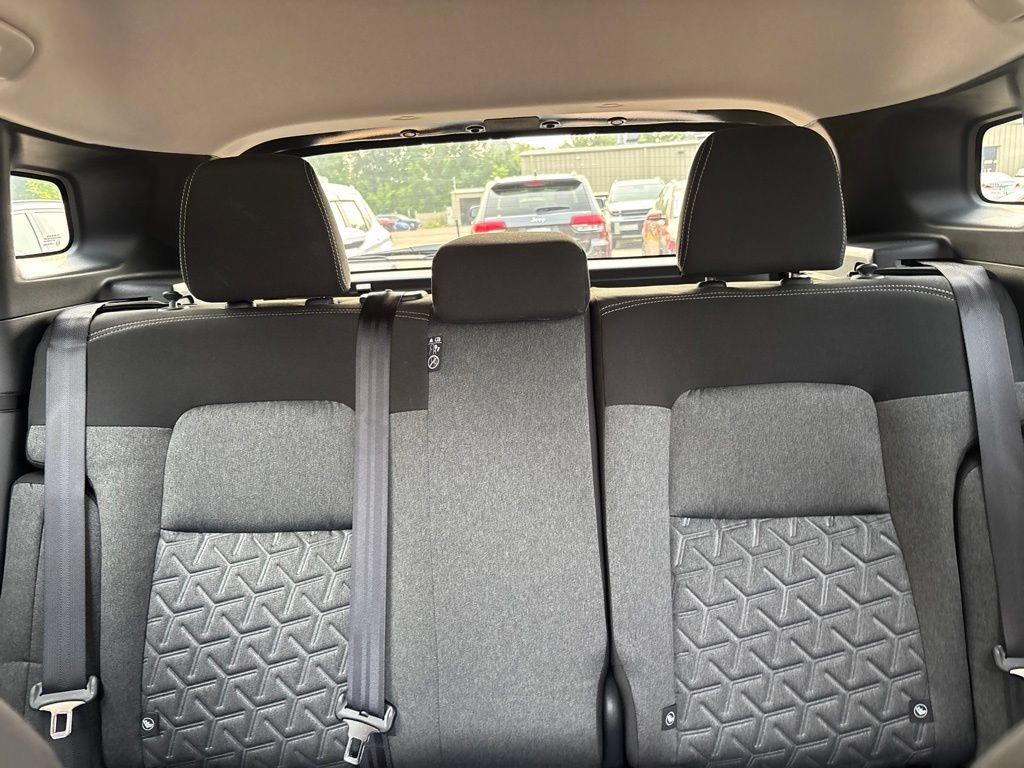 Used 2025 Nissan Kicks SV AWD/4WD image 20