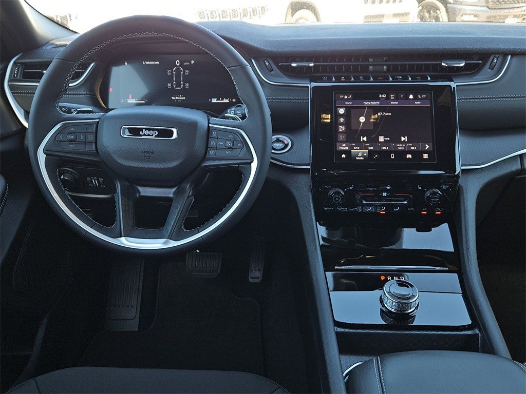 New 2025 Jeep Grand Cherokee L Laredo w/ Luxury Tech Group I image 17