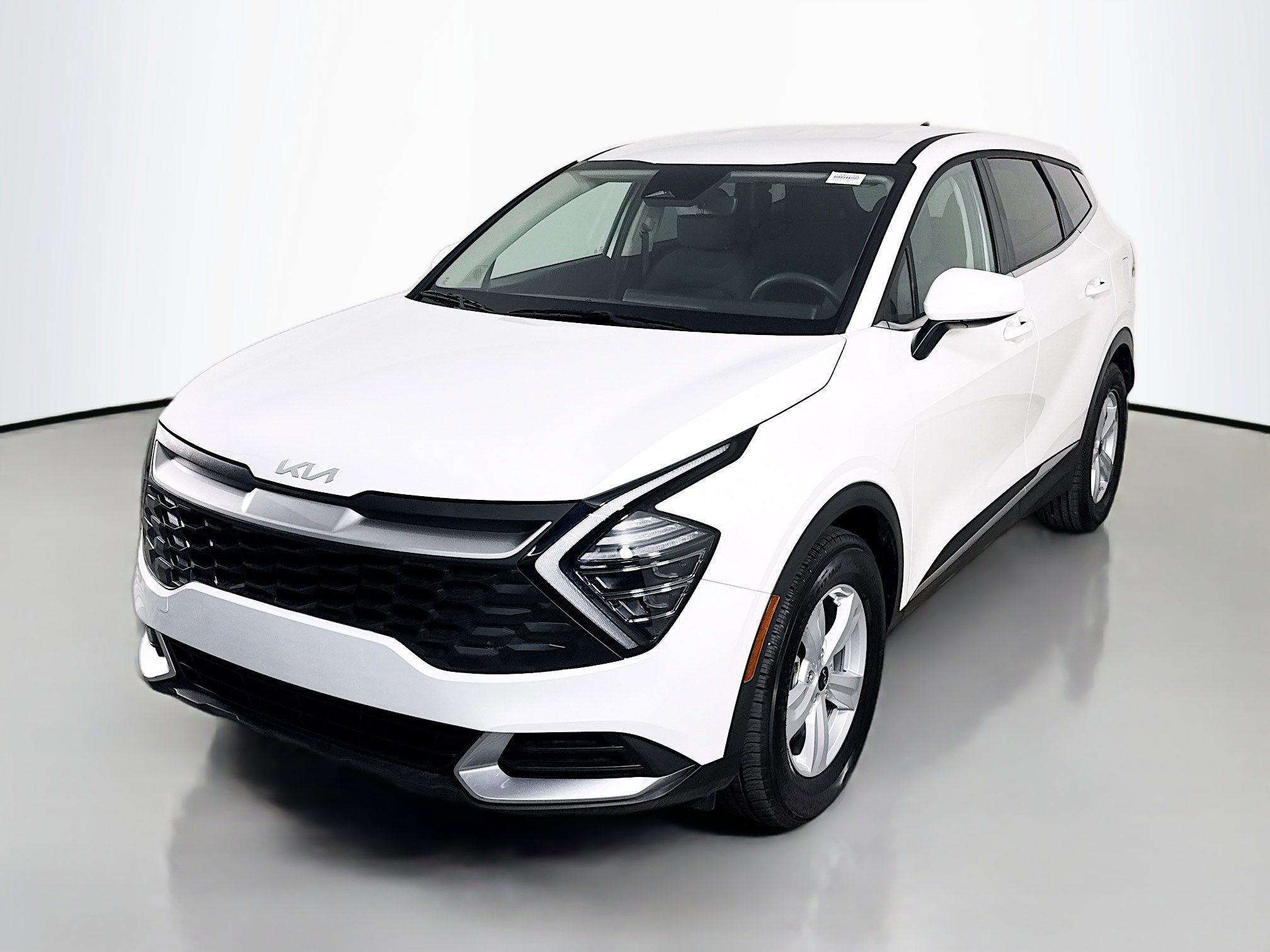 Used 2025 Kia Sportage LX image 4