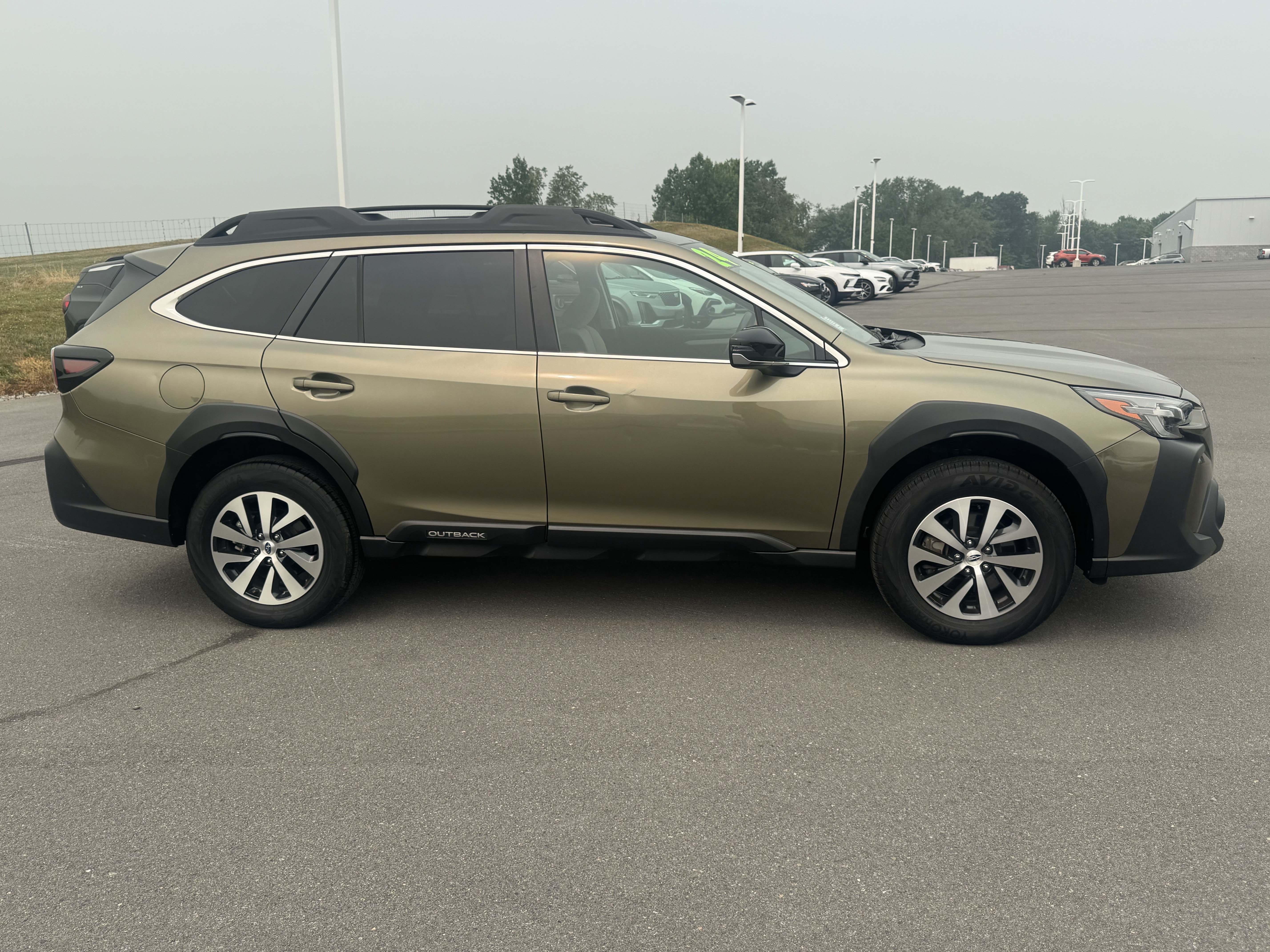 Certified 2024 Subaru Outback Premium w/ Popular Package #1A AWD/4WD image 2
